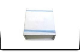 Cartonajes Sánchez caja corredera blanca con borde azul